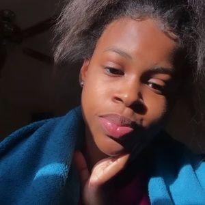 Meet your Posher, Joella